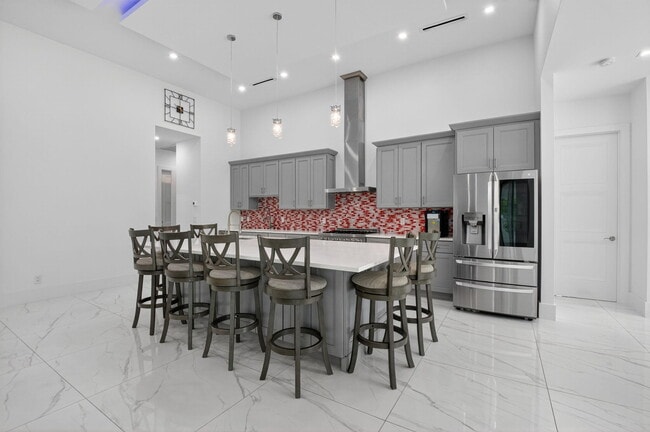 Building Photo - 711 NE 6th St