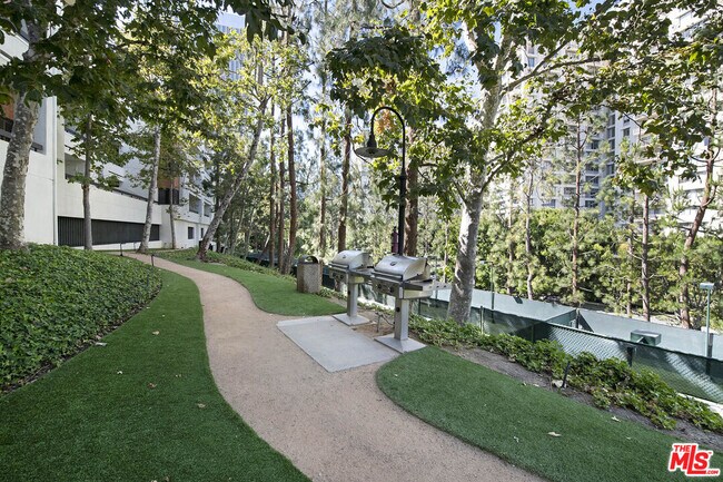 Building Photo - 2132 Century Park Ln