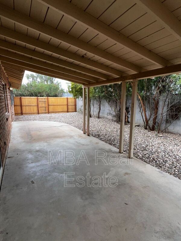 Building Photo - 660 W Erie St