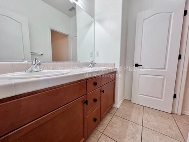 Building Photo - 1766 Glen Oban Ln