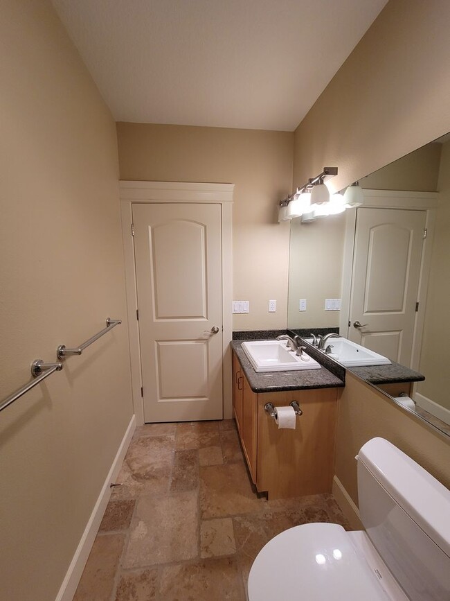 Building Photo - Contemporary Condo in Johns Landing