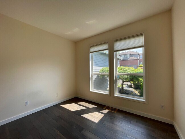 Building Photo - Custom Traditional Home in Montreux Neighborhood 3Bd/2Ba Home with 3 Car Garage!! Close to Cedar ...