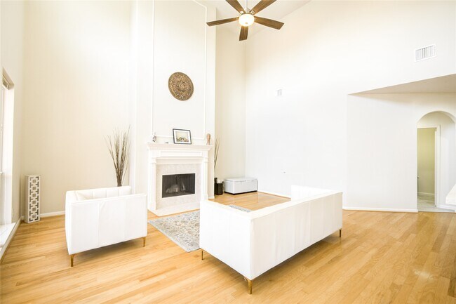 Building Photo - 14411 Chartley Falls Dr