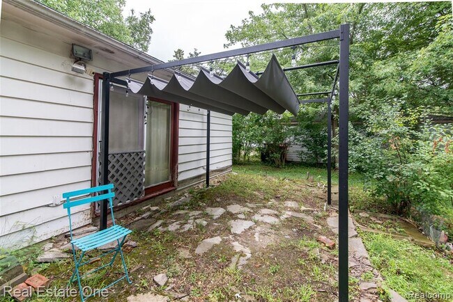 Building Photo - 28051 Stuart Ave