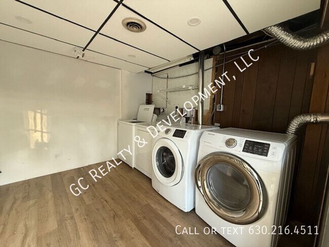 Building Photo - 4311 IL-176-Unit A