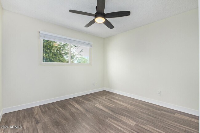 Building Photo - 4414 S Newberry Rd