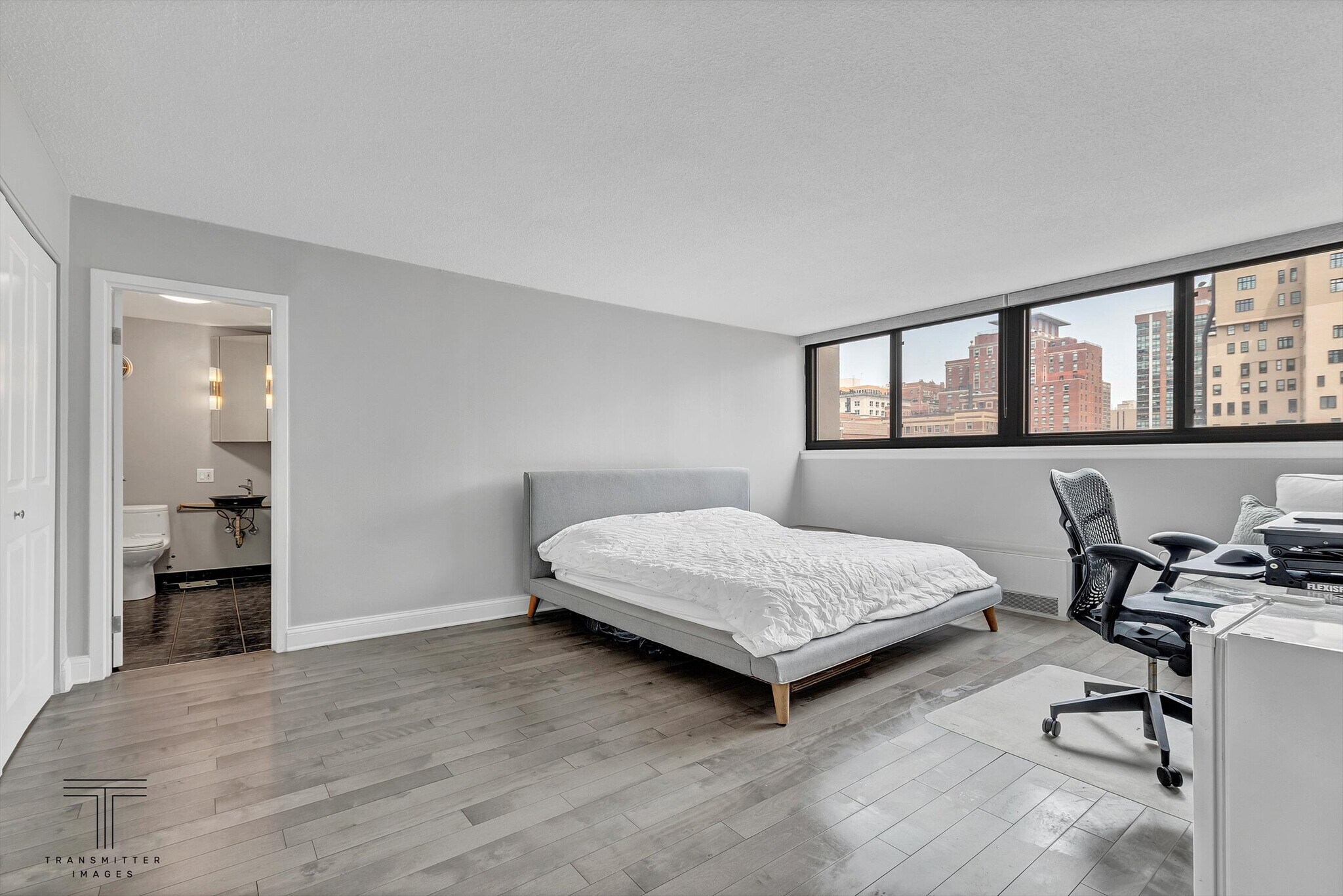 Building Photo - 30 E Division St