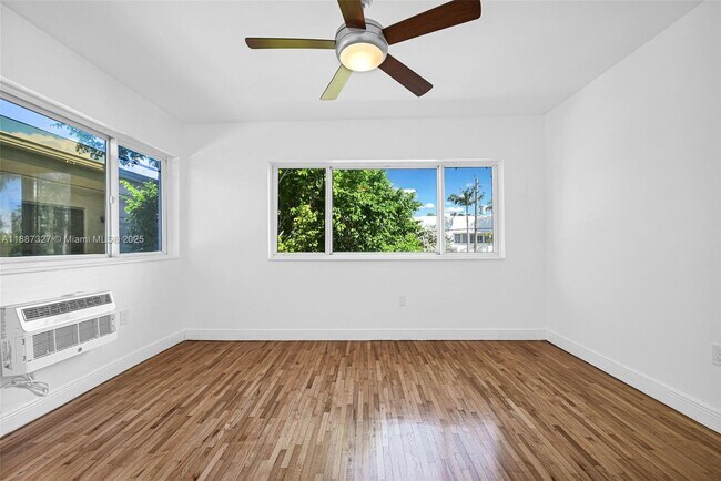 Building Photo - 320 85th St