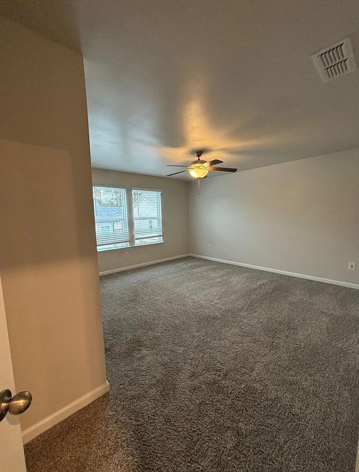 Building Photo - 1247 Sunny Lake Dr