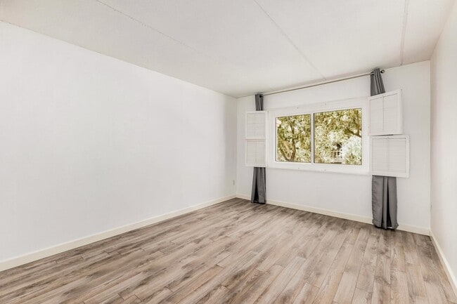 Building Photo - 7950 E Camelback Rd