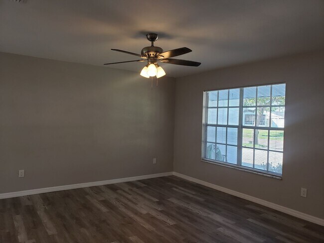 Building Photo - Annual Rental: Fully Remodeled! Charming Single-family Home with Single car garage