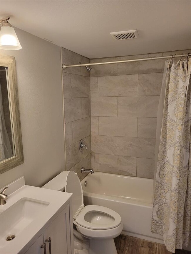 Building Photo - 5916 Lago Vista Way