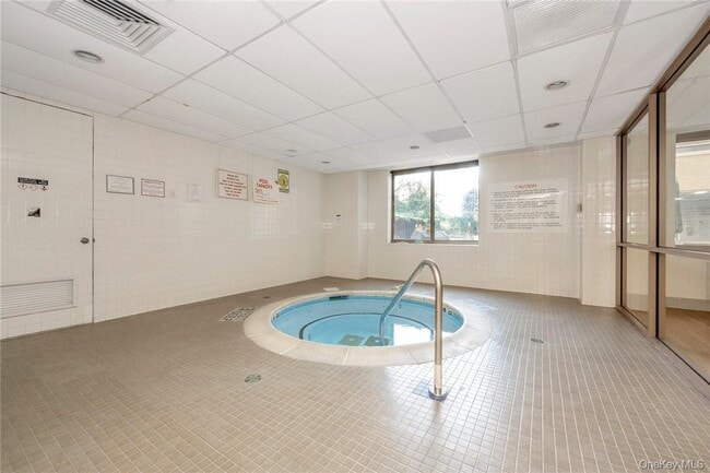 Building Photo - 35 N Chatsworth Ave