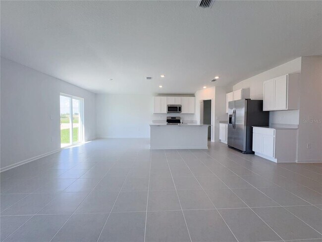 Building Photo - 2362 McKinley Dr