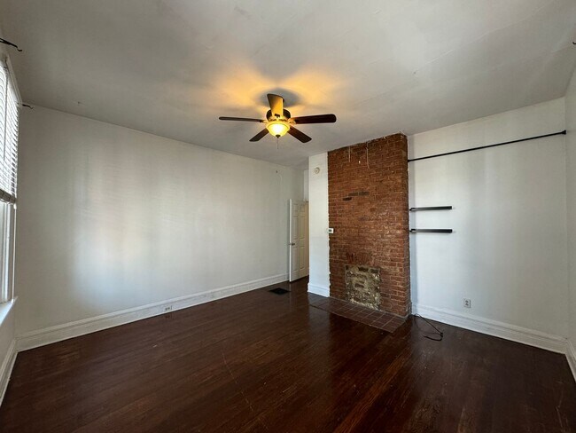 Building Photo - 4 Bed/2 bath UC Rental On Victor + Parking Only $675/person ($2700/mo)!
