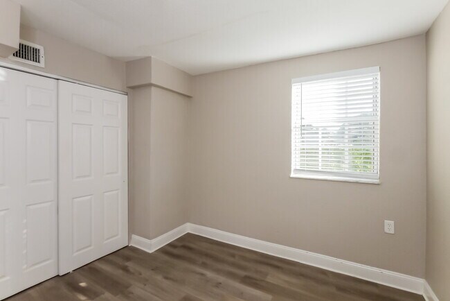 Building Photo - 1001 SW 25th Ave