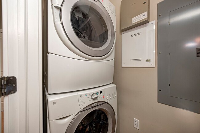 Building Photo - Indianapolis Athletic Club Condo