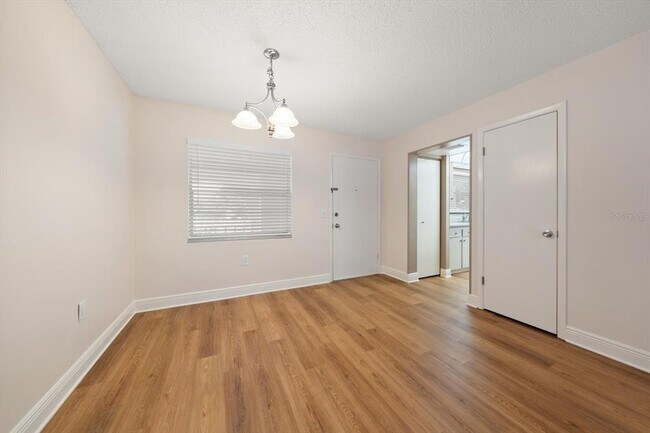 Building Photo - 1975 W Bay Dr