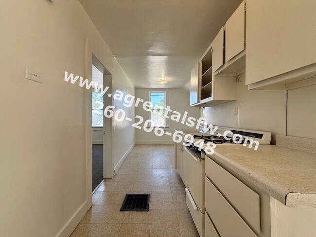 Building Photo - 412 Nussbaum Ave