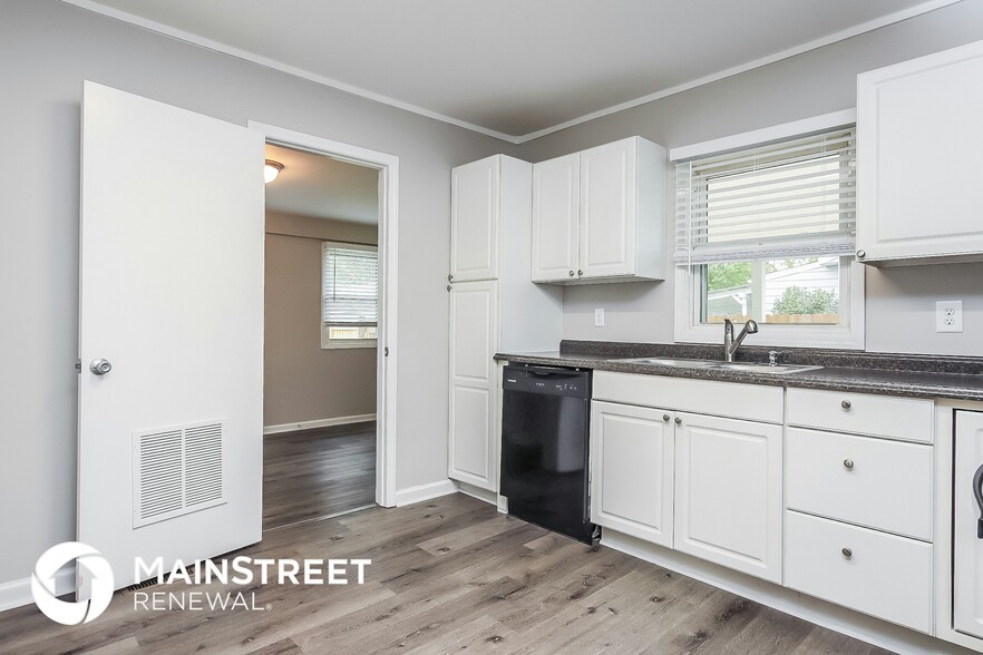 Building Photo - 515 Forrest St