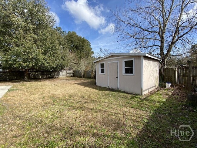 Building Photo - 197 Lewis Dr