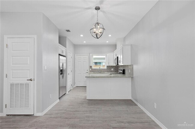 Building Photo - 14 Stauffers St