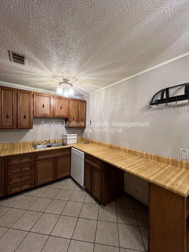 Building Photo - 4449 Thomastown Dr