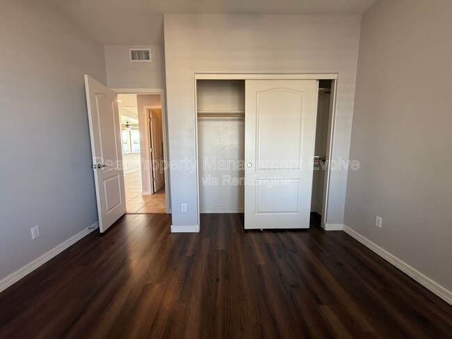 Building Photo - 4287 S Kimberlee Dr