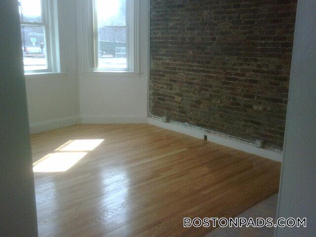 Building Photo - 151 Park Dr