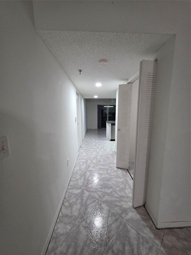 Building Photo - 9470 Tangerine Pl