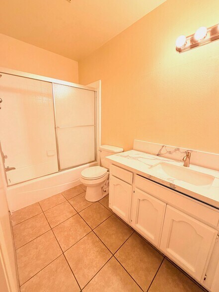 Building Photo - 421 N Kenneth Rd