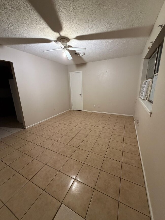 Building Photo - Cute one bedroom