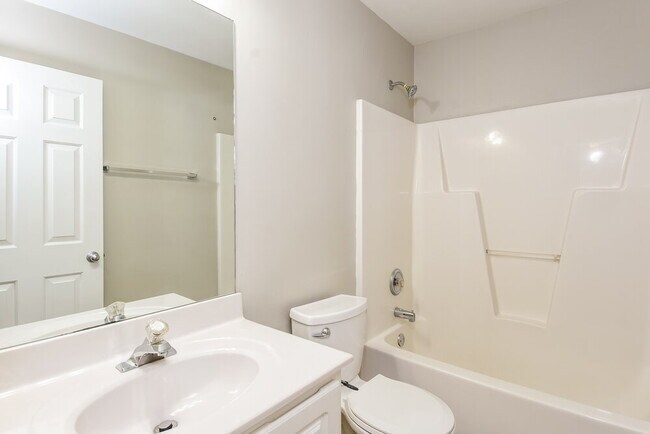 Building Photo - 214 Elmbrook Ln