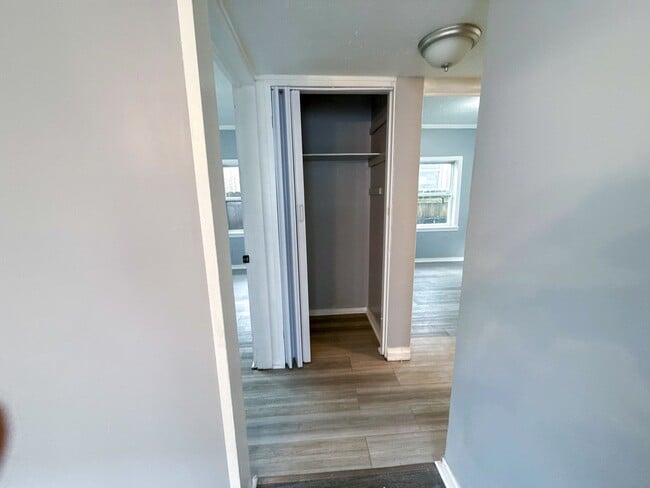 Building Photo - 3 Bed Home in Waverly with Modern Charm, G...