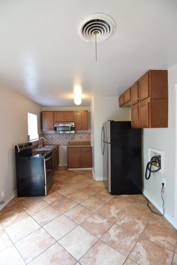 Building Photo - 311 Crockett Dr