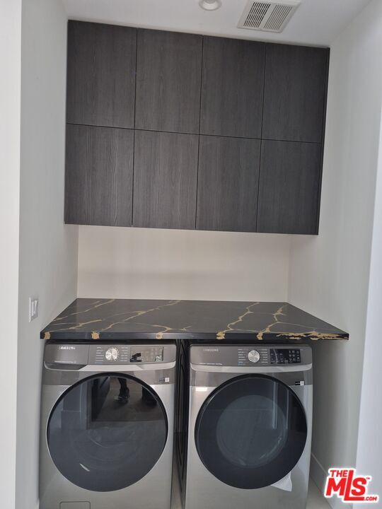 Building Photo - 5299 1/2 Crebs Ave