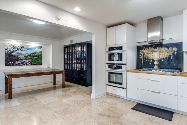 Building Photo - 7350 Fieldgate Dr