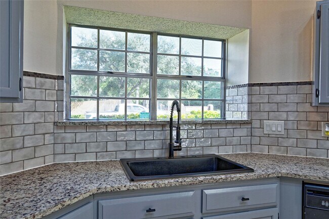 Building Photo - 7407 Creekfield Dr