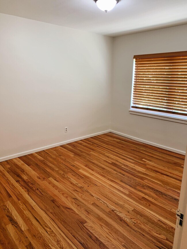 Building Photo - 501 Milledge Rd