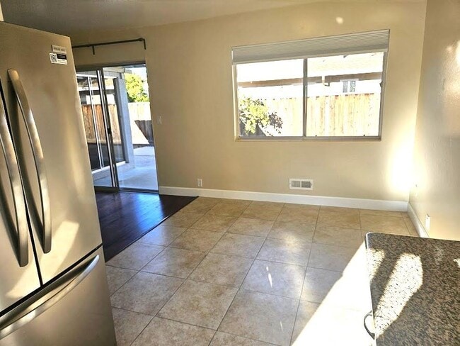 Building Photo - 808 Moraga Dr