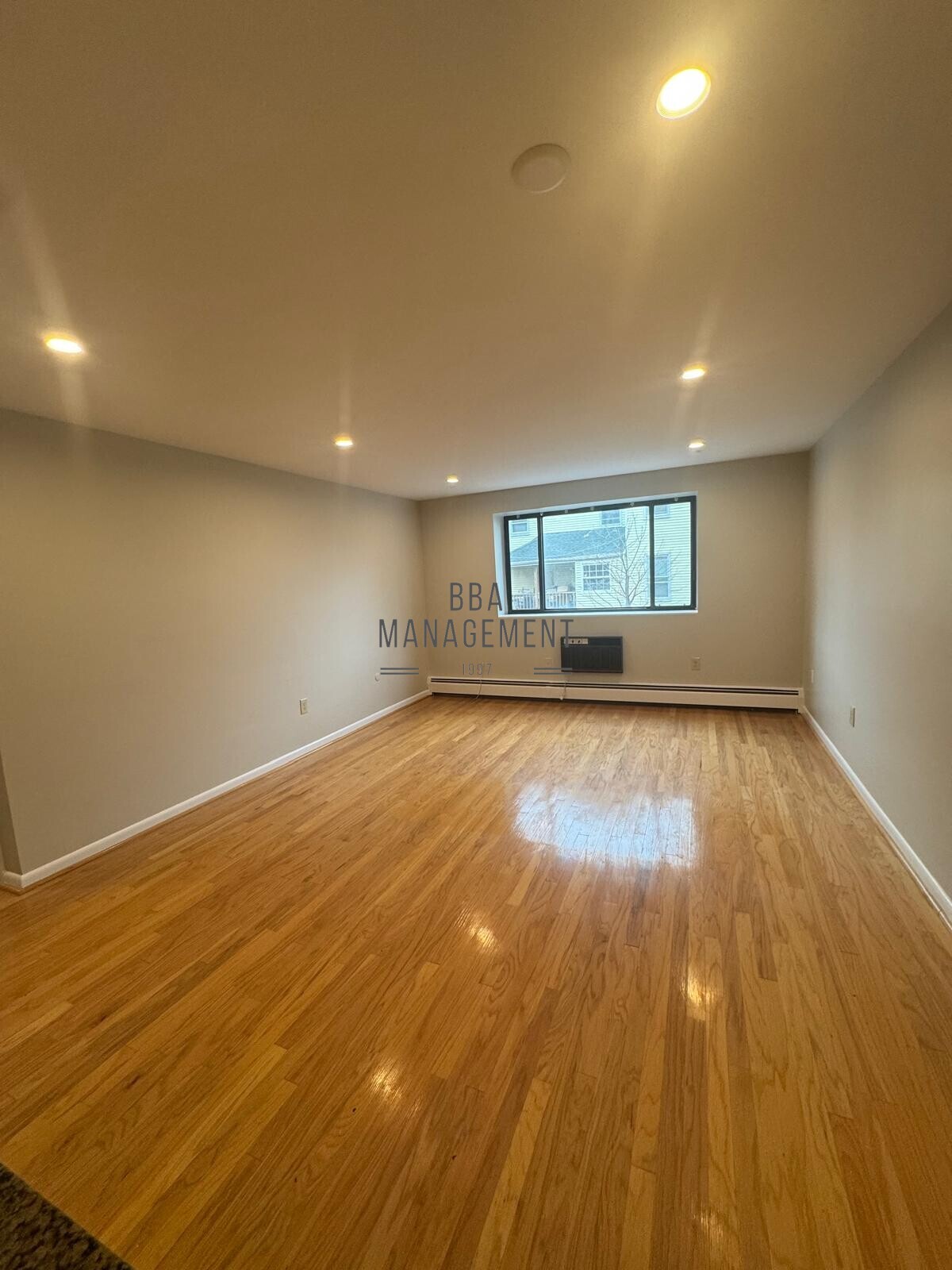 Building Photo - 28 Brentwood St