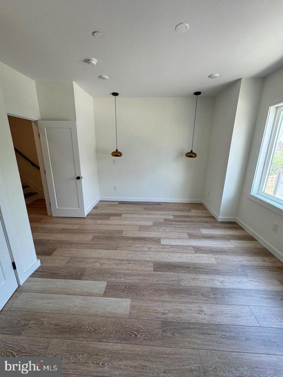 Building Photo - 2043 N Randolph St