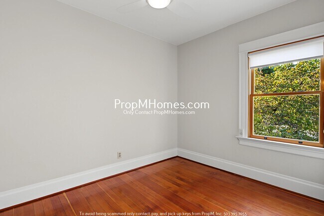 Building Photo - Updated Two Bedroom Duplex in Buckman!