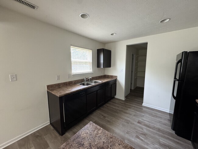 Building Photo - 985 Shenandoah Way