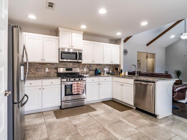 Building Photo - 4303 SW Flagstone Blvd