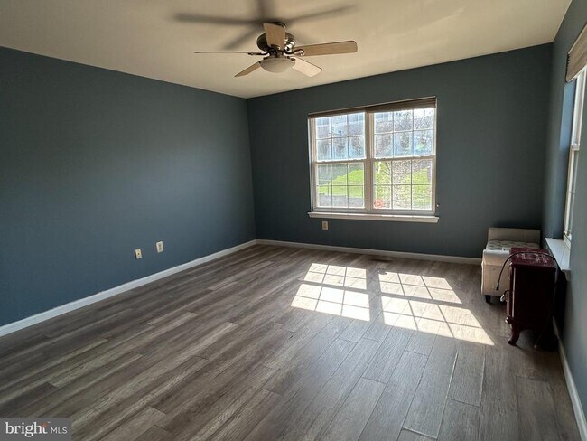 Building Photo - 445 Fort Hill Cir