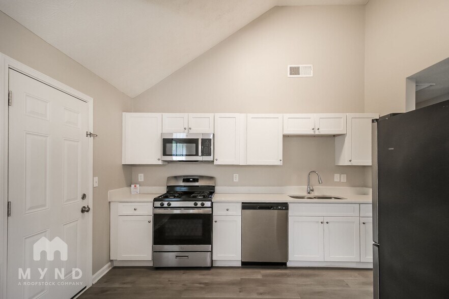 Building Photo - 737 Lilac Dr