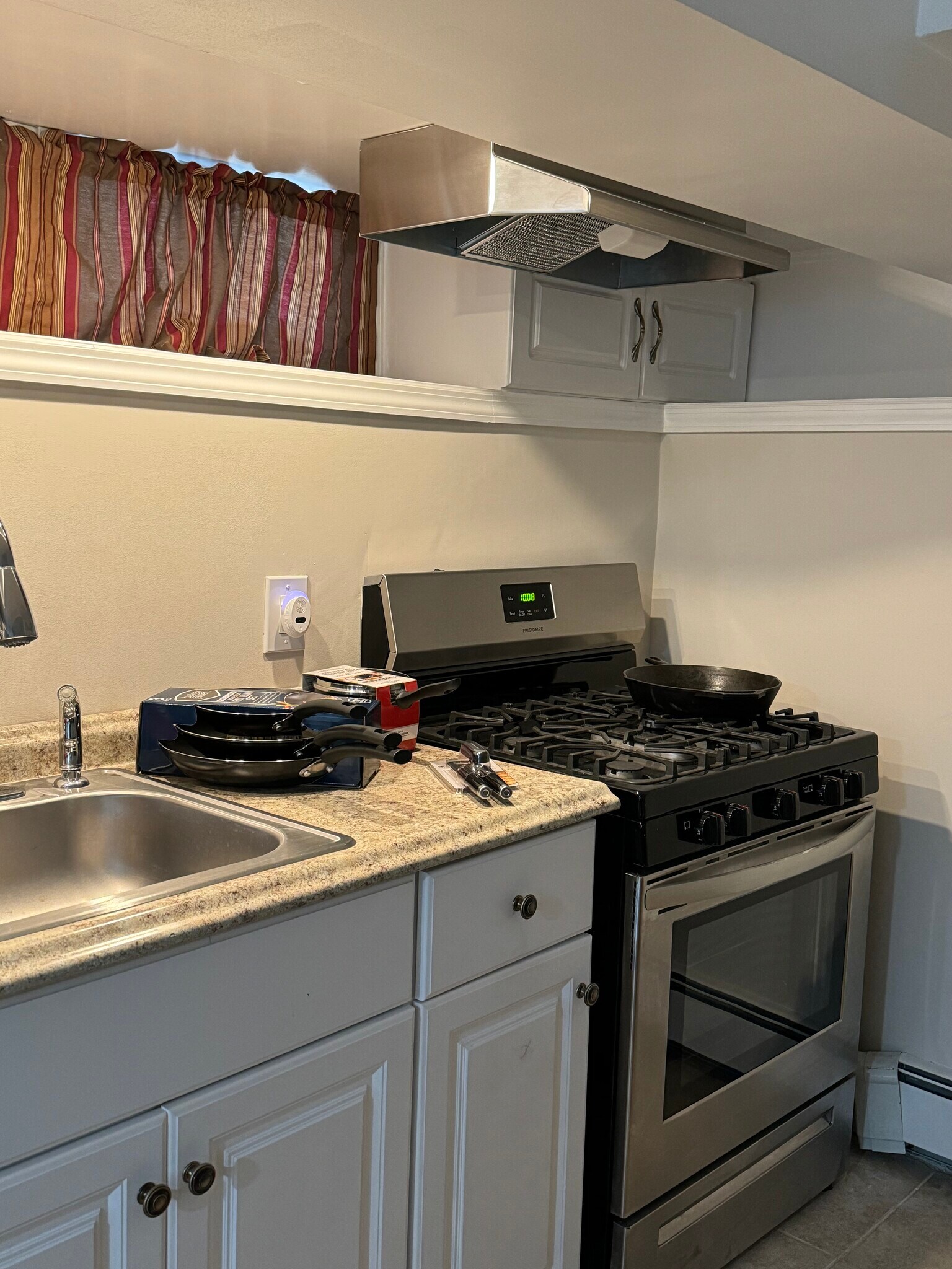 Furnished apartment - 93 Brookside Ave
