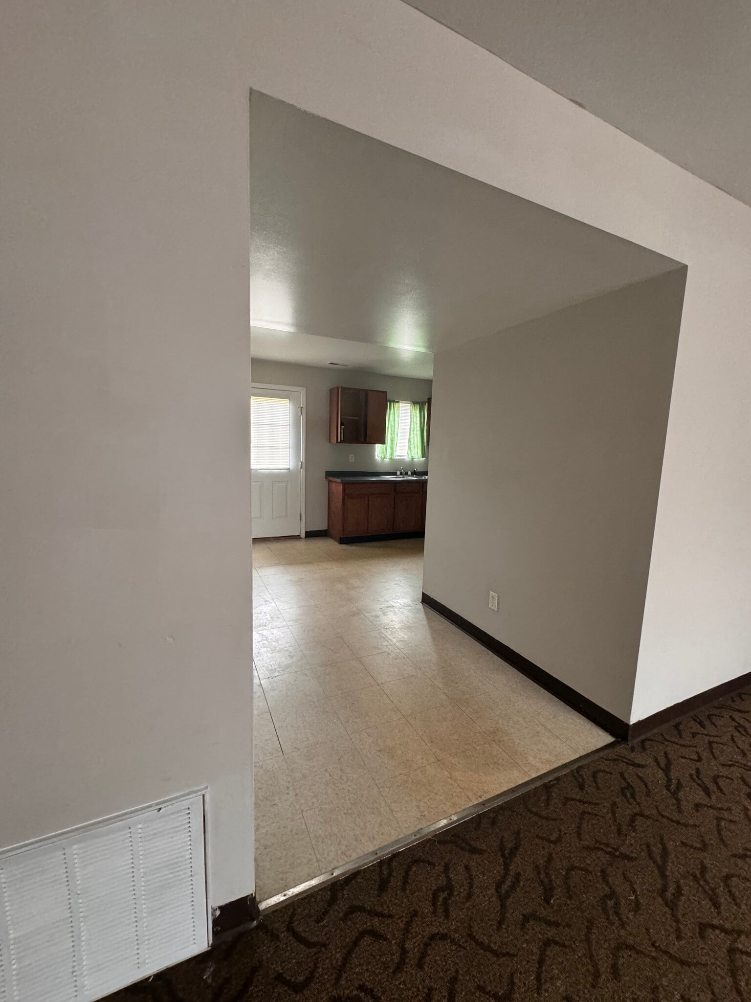 Building Photo - 405 S Graham Ave