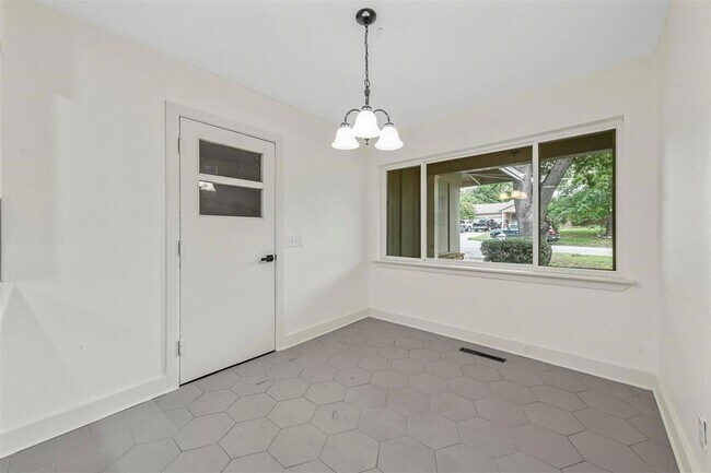 Building Photo - 3936 Piedmont Rd